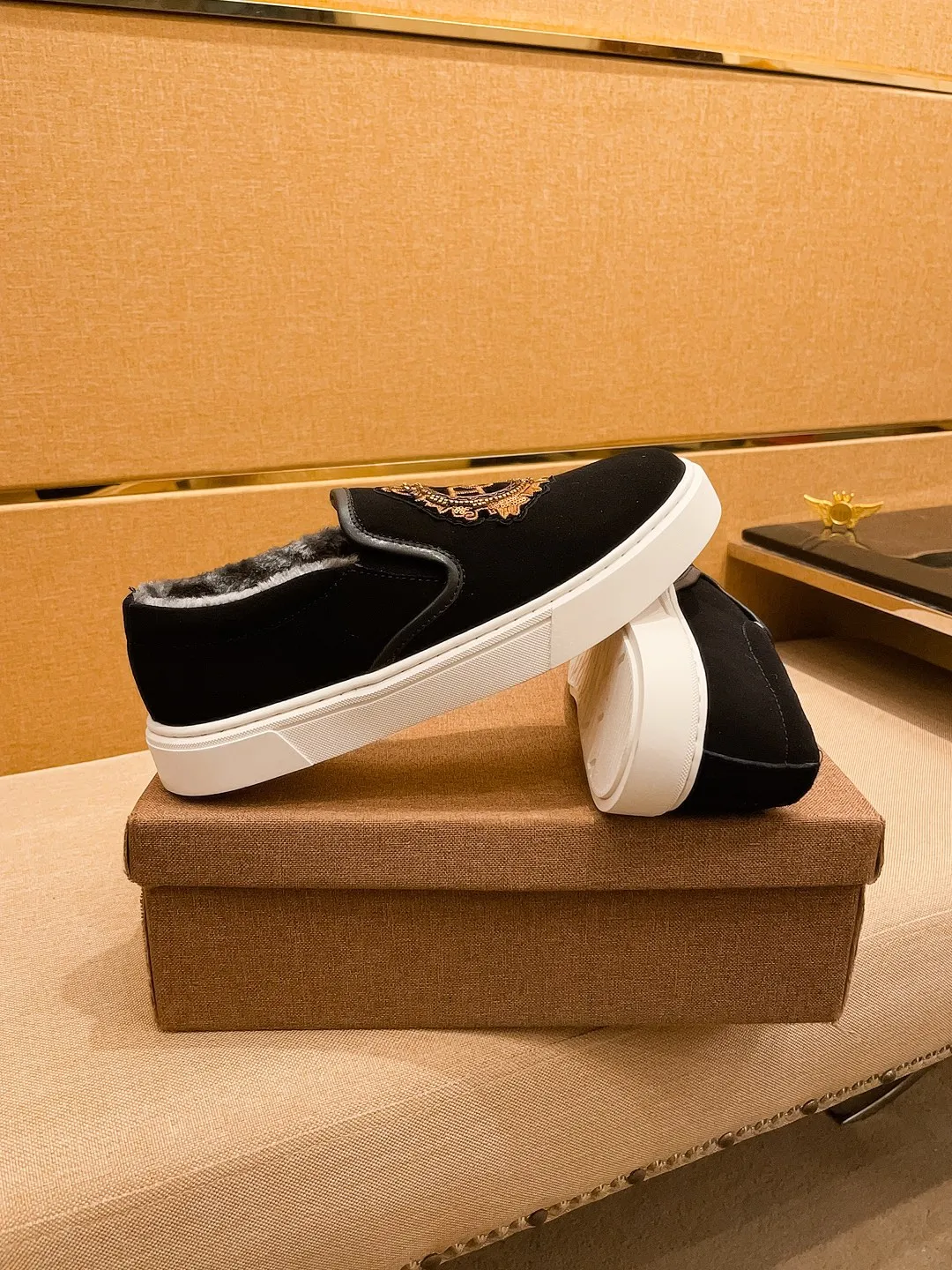 P360🚘🚘【DG】🔥 Velvet lining 🔥High-end men's shoes brand official website 1:1 latest masterpiece: the upper is made of Italian imported first-layer cowhide with Shushi original anti-slip and wear-resistant outsole🔥, making walking more convenient and comfortable! An exclusive new model, a stunning work, a beautiful 1:1 replica [color] compared to the official quality! Create a fashionable personality to set off your uniqueness! A must-have for trendy men! Classic🔥Size: 38-44 Color: 🔥 3⃣️colors available🔥